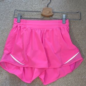 size 4 hot pink lululemon hotty hot short 4 inch
